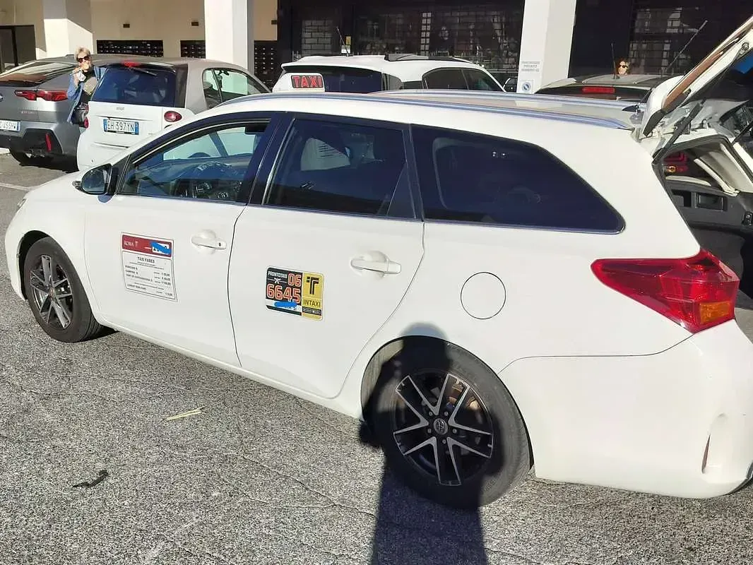 Usata Toyota Auris Hybrid Active 99 CV (72 kW) 2015 Bianco Station wagon