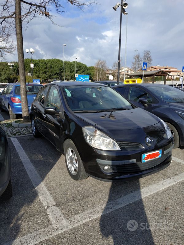 Nero Usata 2007 Renault Clio II Due volumi | 3000 € (Buon prezzo) - Immagine 1/2