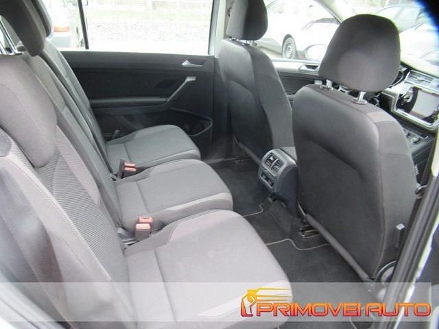 Usata VW Touran Trendline 110 CV (80 kW) 2018 Argento metallizzato Monovolume