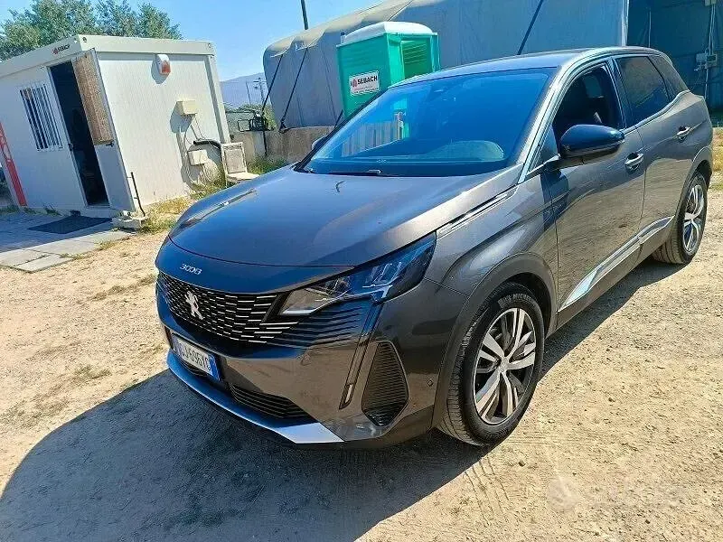 Usata Peugeot 3008 Allure 131 CV (96 kW) 2022 Grigio platinium met. SUV