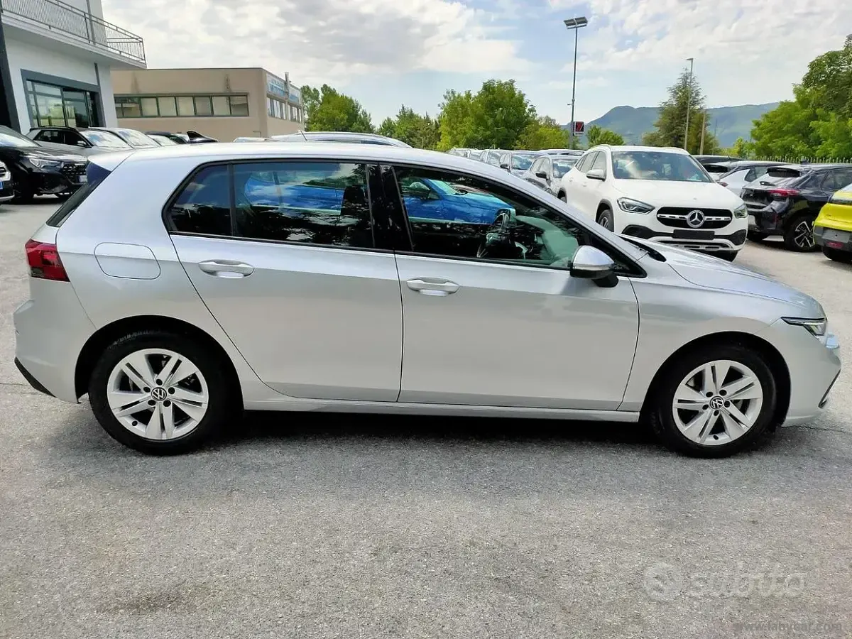 Usata VW Golf VIII Life 110 CV (80 kW) 2021 Berlina