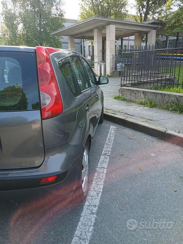 Usata Nissan Note 88 CV (64 kW) 2006 Grigio Utilitaria