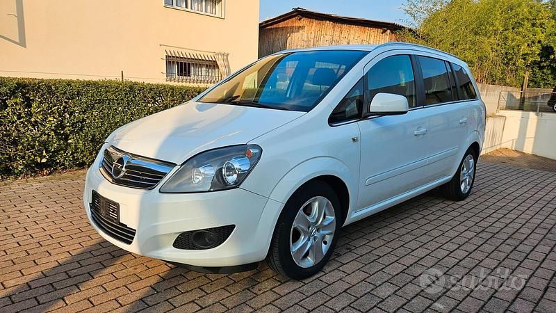 Usata Opel Zafira 110 CV (80 kW) 2012 Bianco Monovolume
