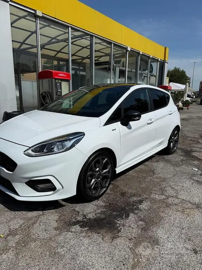 Usata Ford Fiesta 86 CV (63 kW) 2019 Bianco Utilitaria