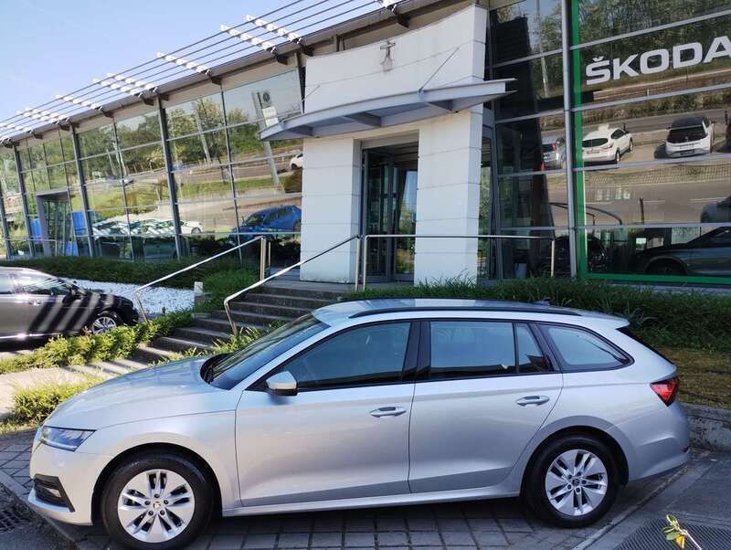 Argento Usata 2023 Skoda Octavia Ambition Station wagon | 24.800 € (Buon prezzo) - Immagine 1/4