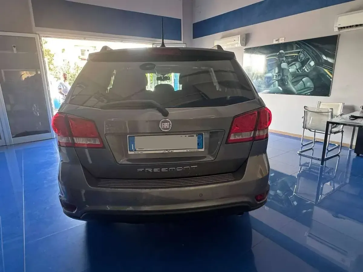Usata Fiat Freemont Urban 140 CV (102 kW) 2013 Grigio SUV