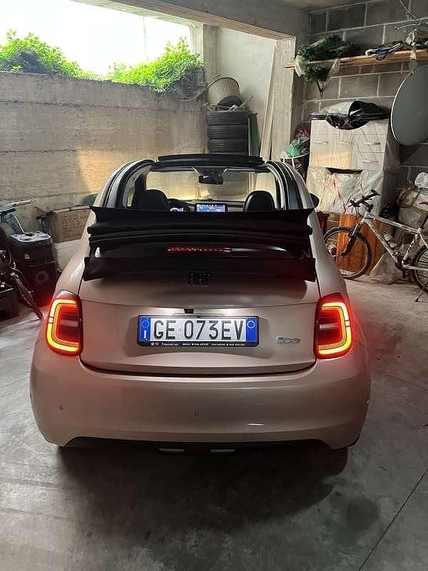 Usata Fiat 500e Passion 42 kW (58 CV) 2021 Cabrio