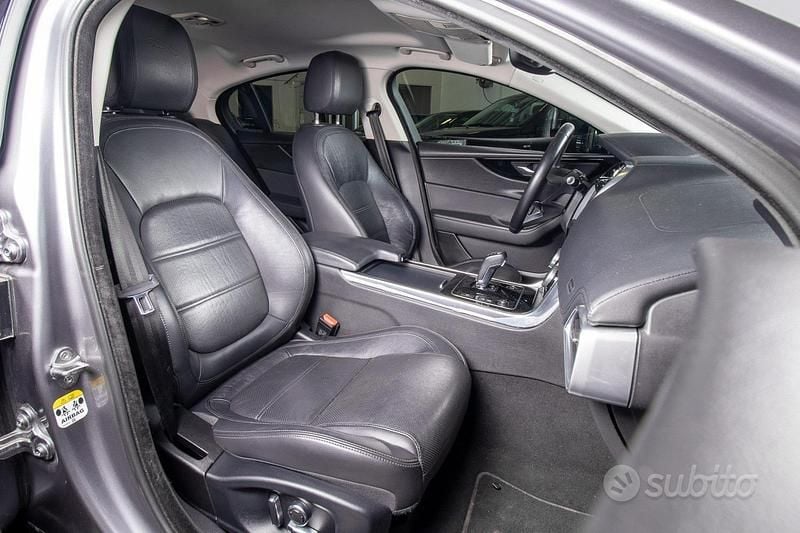 Usata Jaguar XE S 180 CV (132 kW) 2019 Grigio Berlina