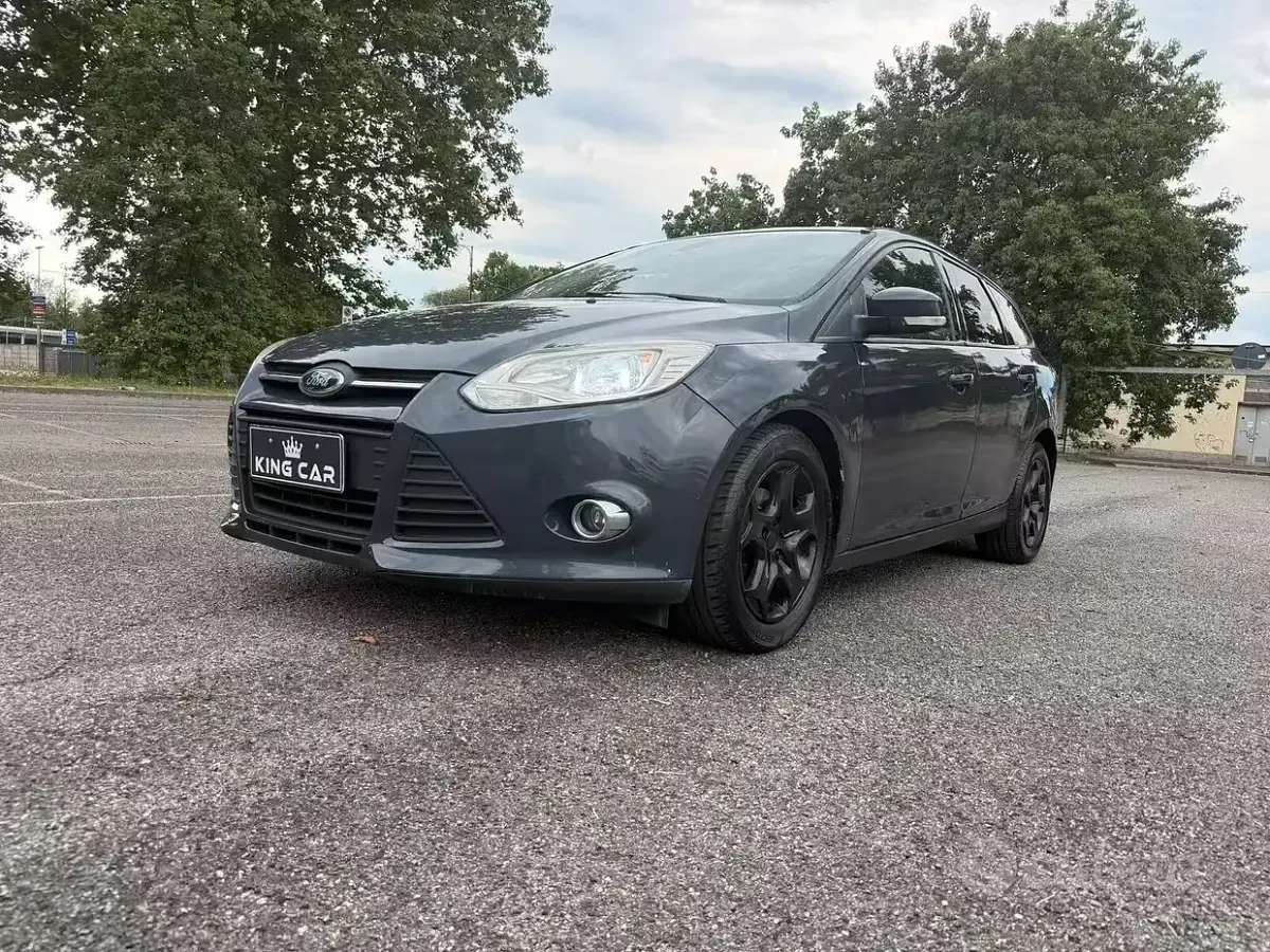 Usata Ford Focus Individual 116 CV (85 kW) 2014 Grigio Station wagon