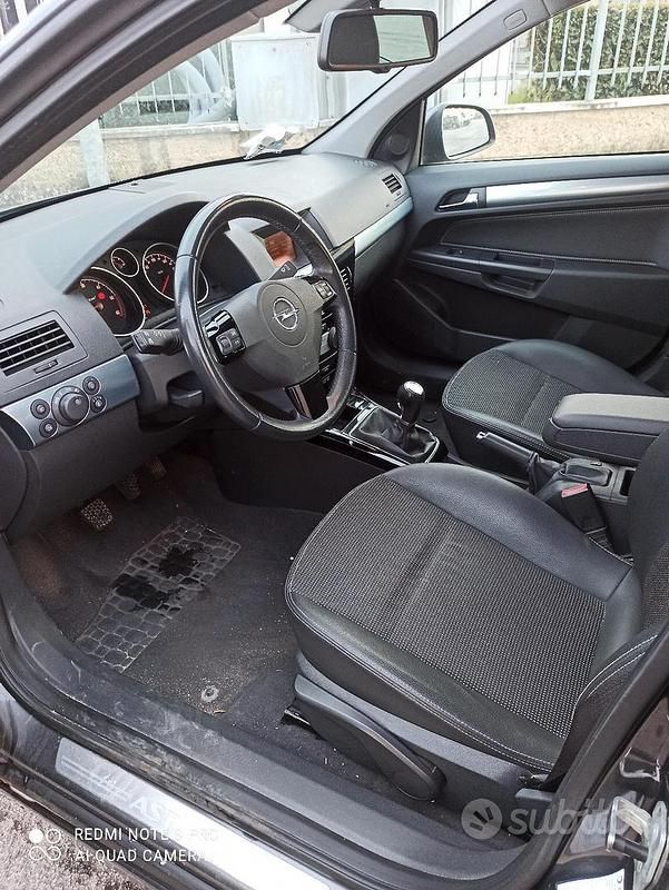 Usata Opel Astra OPC 110 CV (80 kW) 2010 Grigio Station wagon