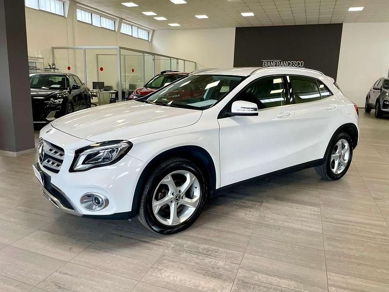 Usata Mercedes GLA180 109 CV (80 kW) 2018 Bianco SUV