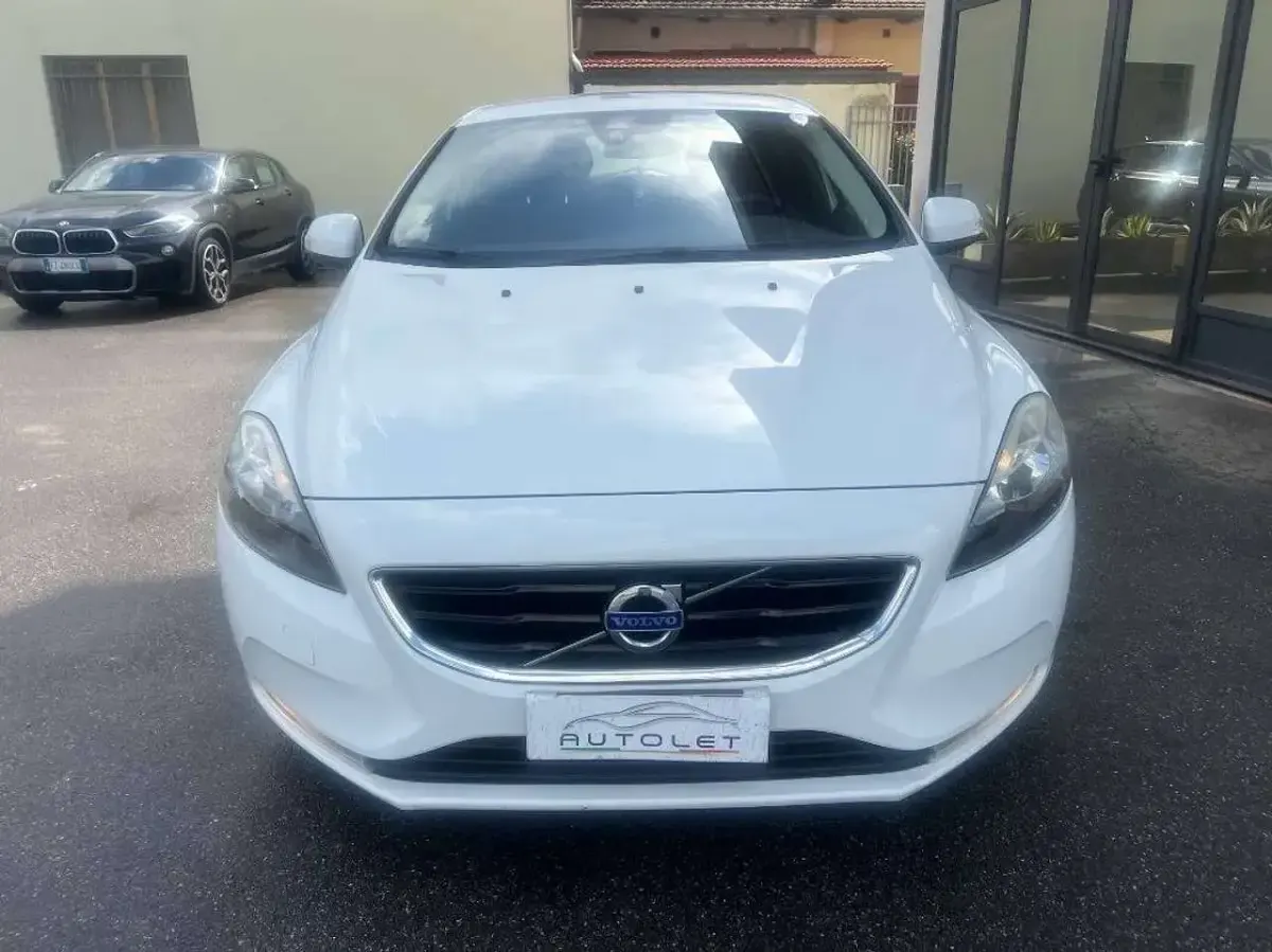 Usata Volvo V40 Business Edition 120 CV (88 kW) 2016 Bianco Berlina