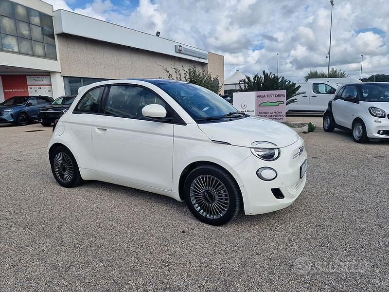 Usata Fiat 500e Icon 85 kW (116 CV) 2022 Bianco Cabrio