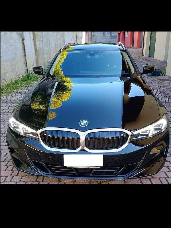 Nero Usata 2022 BMW 318 Station wagon | 32.000 € (Cara) - Immagine 1/4