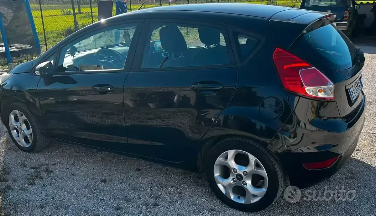 Usata Ford Fiesta 75 CV (55 kW) 2014 Nero Utilitaria