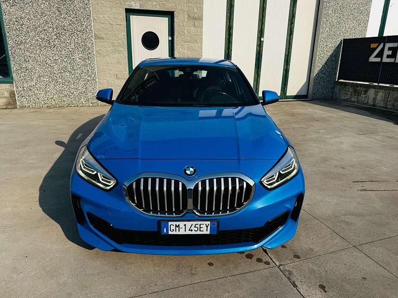 Usata BMW 116 M Sport 116 CV (85 kW) 2023 Blu/azzurro Utilitaria