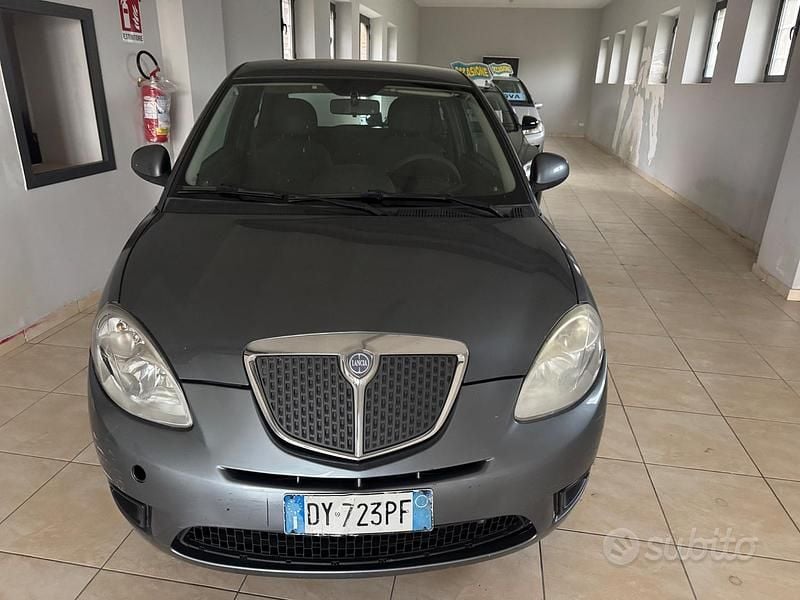 Usata Lancia Ypsilon 77 CV (56 kW) 2010 Grigio Utilitaria