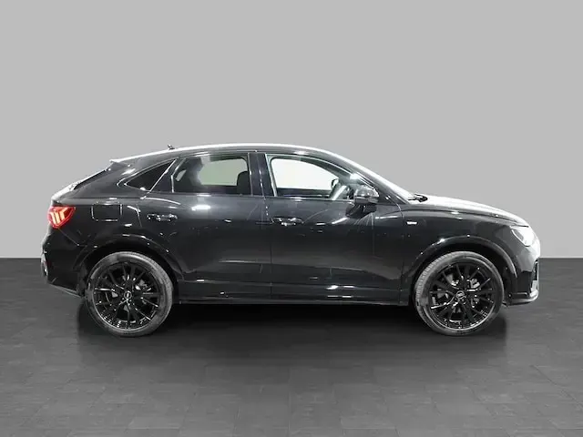 Usata Audi Q3 Sportback Comfort 190 CV (139 kW) 2024 Nero mito metallizzato SUV