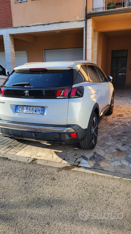 Bianco Usata 2020 Peugeot 3008 SUV | 20.000 € (Buon prezzo) - Immagine 1/4