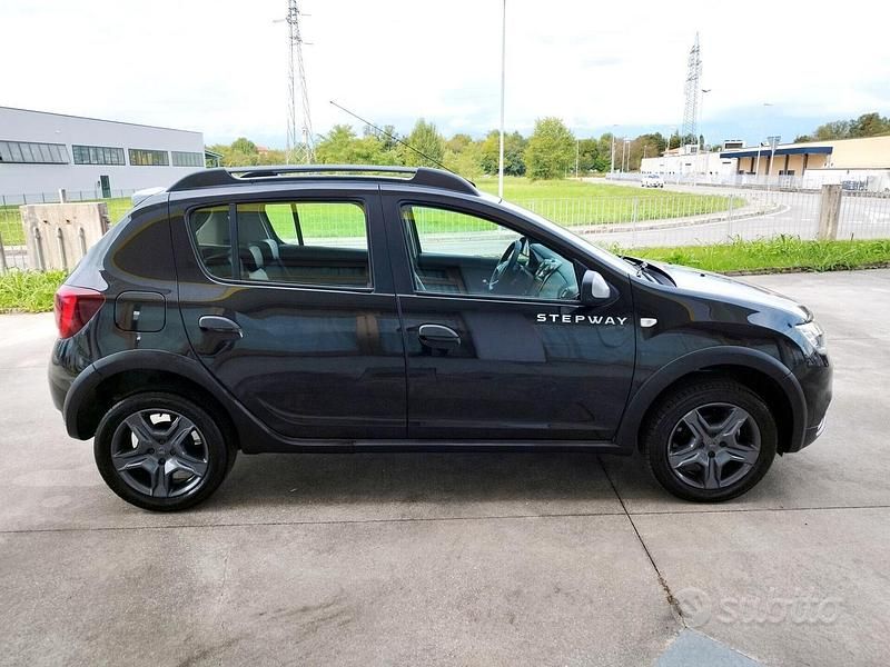 Usata Dacia Sandero Stepway 89 CV (65 kW) 2018 Nero Berlina