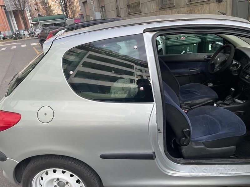 Usata Peugeot 206 60 CV (44 kW) 2003 Grigio