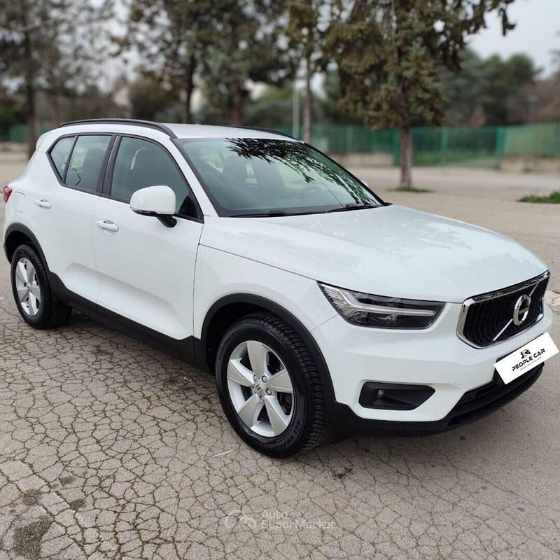 Usata Volvo XC40 Momentum 190 CV (139 kW) 2018 Bianco SUV