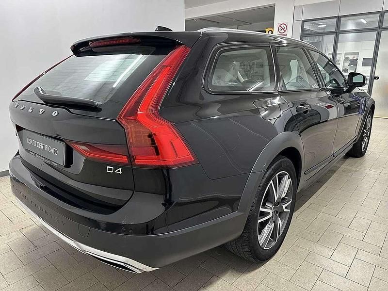 Usata Volvo V90 CC Pro 190 CV (139 kW) 2019 Onyx black (717) Station wagon