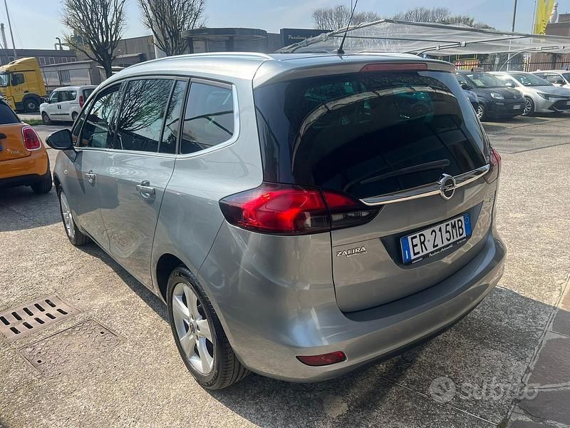Usata Opel Zafira Tourer Cosmo 131 CV (96 kW) 2012 Grigio Monovolume