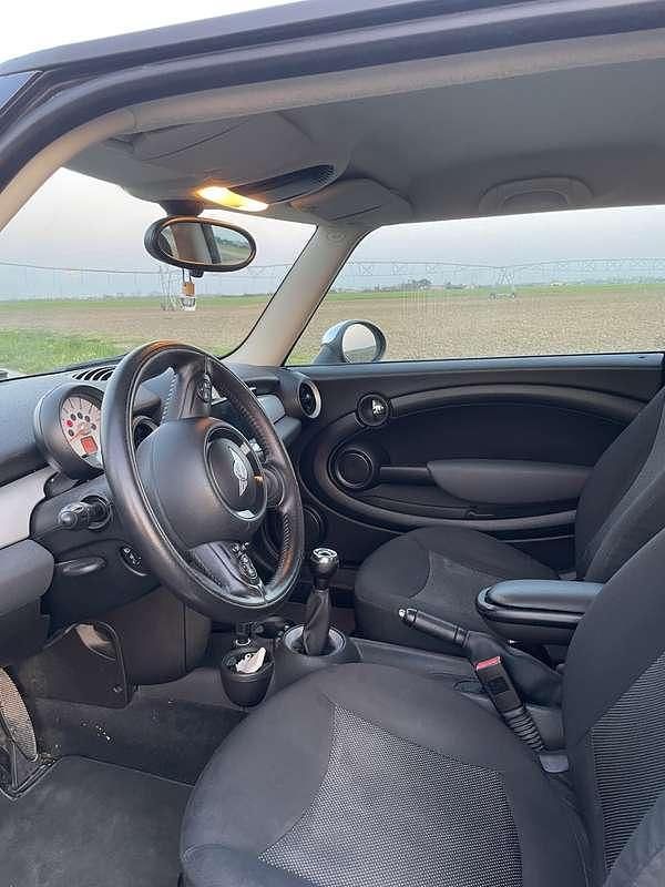 Begagnad Mini ONE 75 HK (55 kW) 2011 Brun Halvkombi