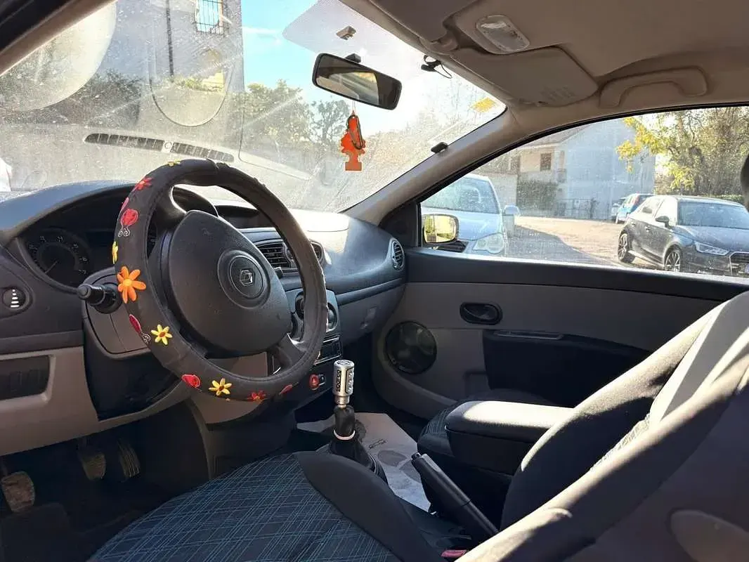 Usata Renault Clio II Dynamique 75 CV (55 kW) 2007 Nero Berlina