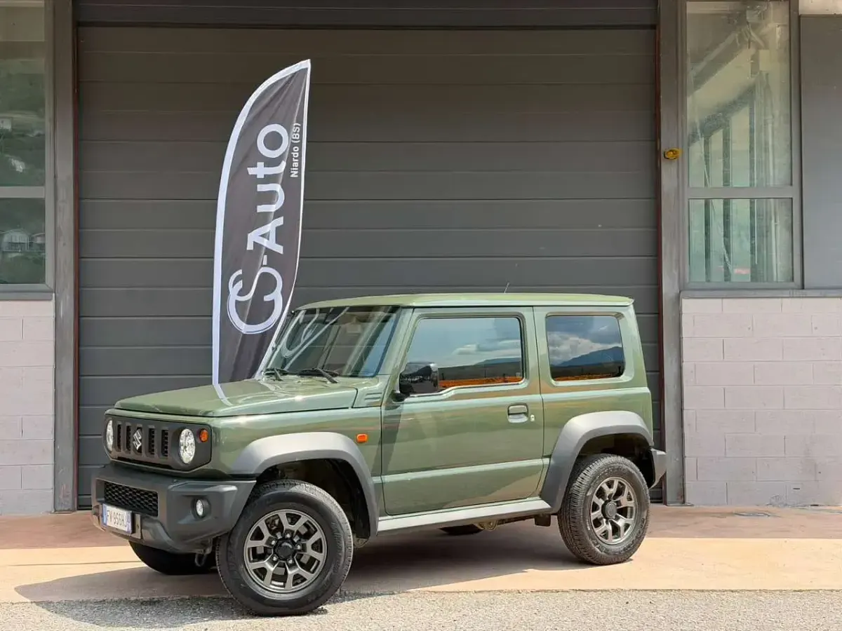 Usata Suzuki Jimny 102 CV (75 kW) 2019 Verde militare SUV