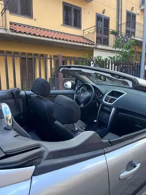 Usata Peugeot 207 CC 109 CV (80 kW) 2007 Argento Cabrio