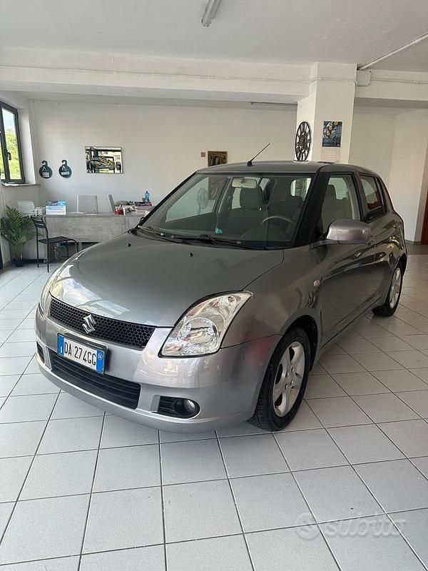 Usata Suzuki Swift GL 92 CV (67 kW) 2006 Grigio Utilitaria