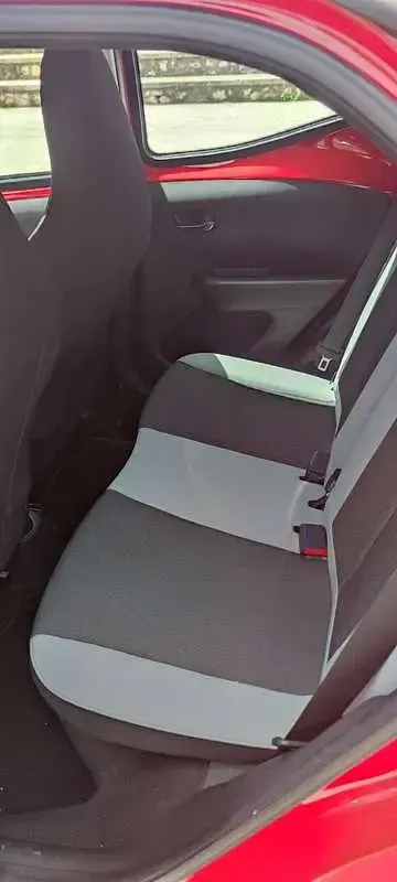 Usata Toyota Aygo X-pure 75 CV (55 kW) 2016 Rosso Utilitaria