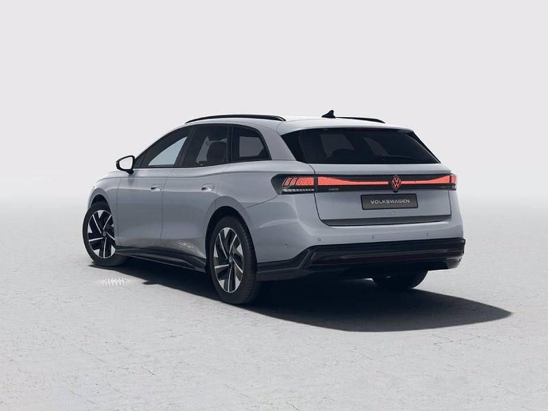 Usata VW ID.7 Pro 210 kW (286 CV) 2024 Scale silver metallizzato Station wagon