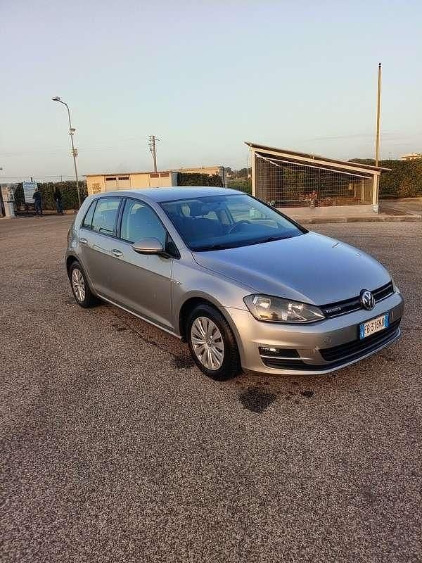 Usata VW Golf VII Trendline 110 CV (80 kW) 2016 Argento Berlina