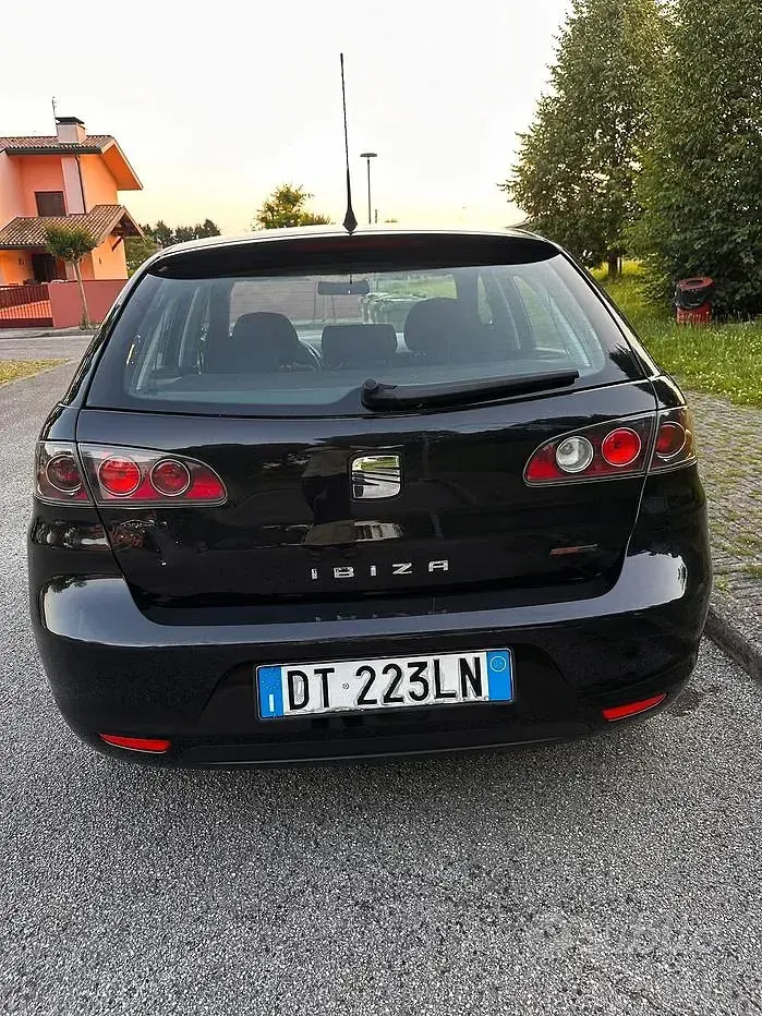 Usata Seat Ibiza 85 CV (62 kW) 2008 Nero Berlina