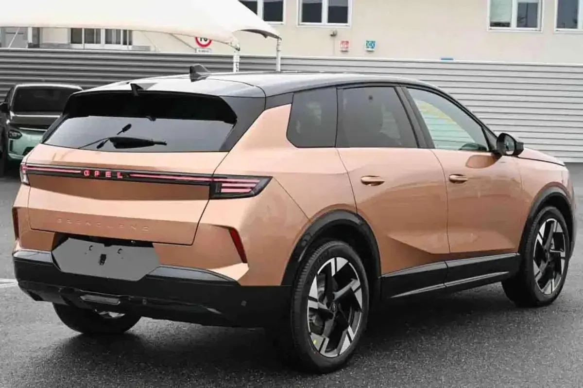 Nuova Opel Grandland Electric 156 kW (213 CV) 2026 Bronzo SUV