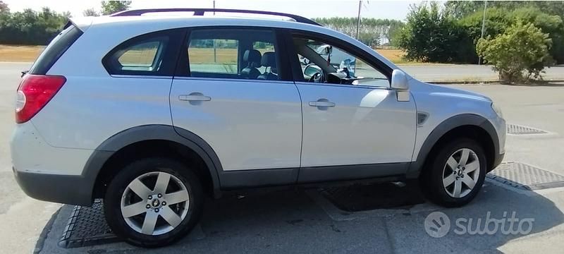Usata Chevrolet Captiva 150 CV (110 kW) 2011 Grigio SUV