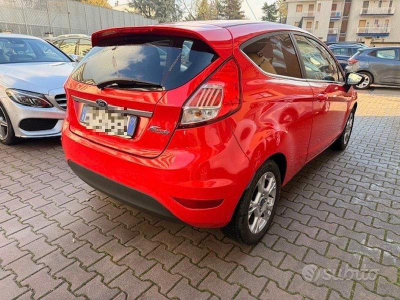 Usata Ford Fiesta Titanium 75 CV (55 kW) 2017 Rosso Utilitaria