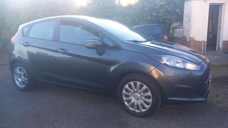 Usata Ford Fiesta Business Edition 75 CV (55 kW) 2017 Grigio Berlina