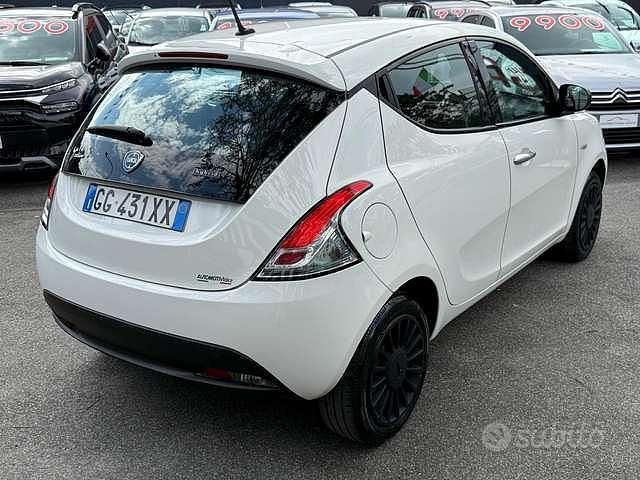 Usata Lancia Ypsilon Silver 69 CV (50 kW) 2022 Bianco Utilitaria