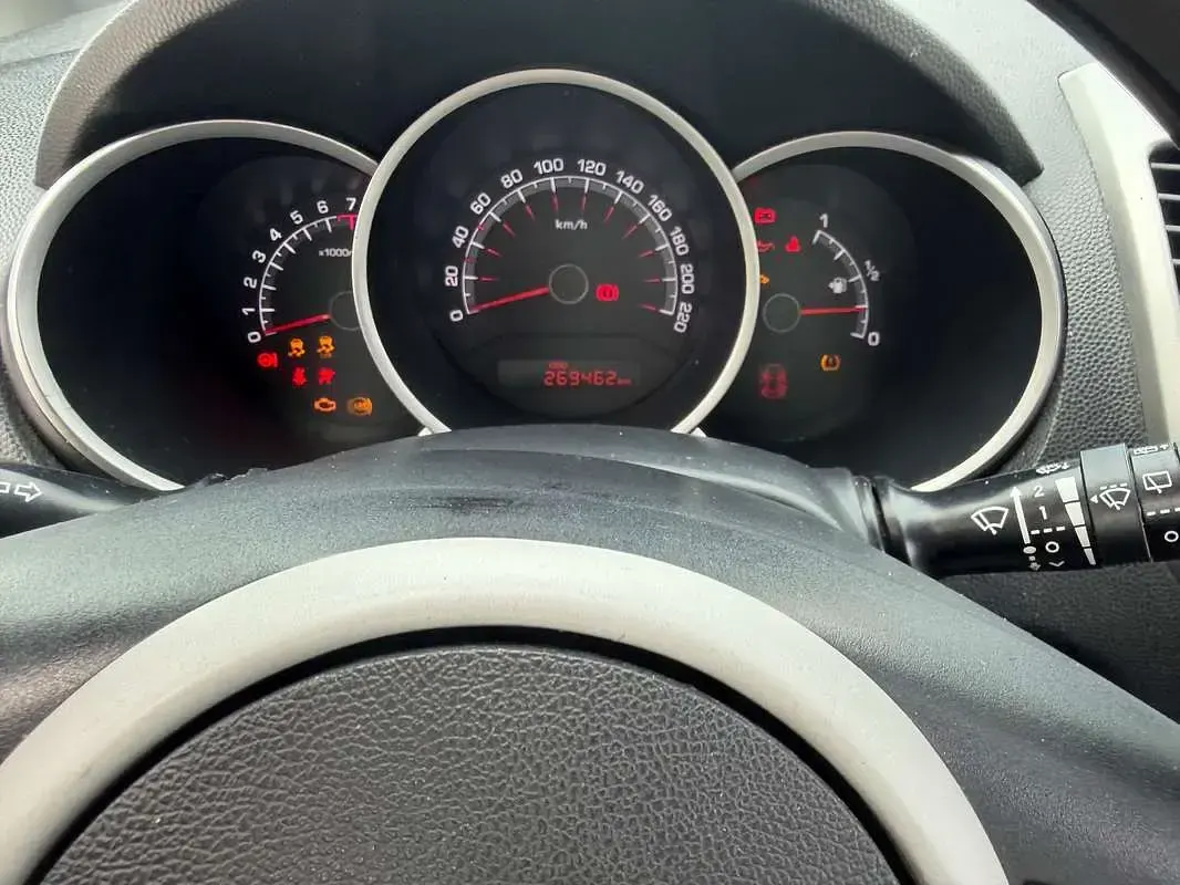 Usata Kia Venga 90 CV (66 kW) 2016 Grigio Utilitaria