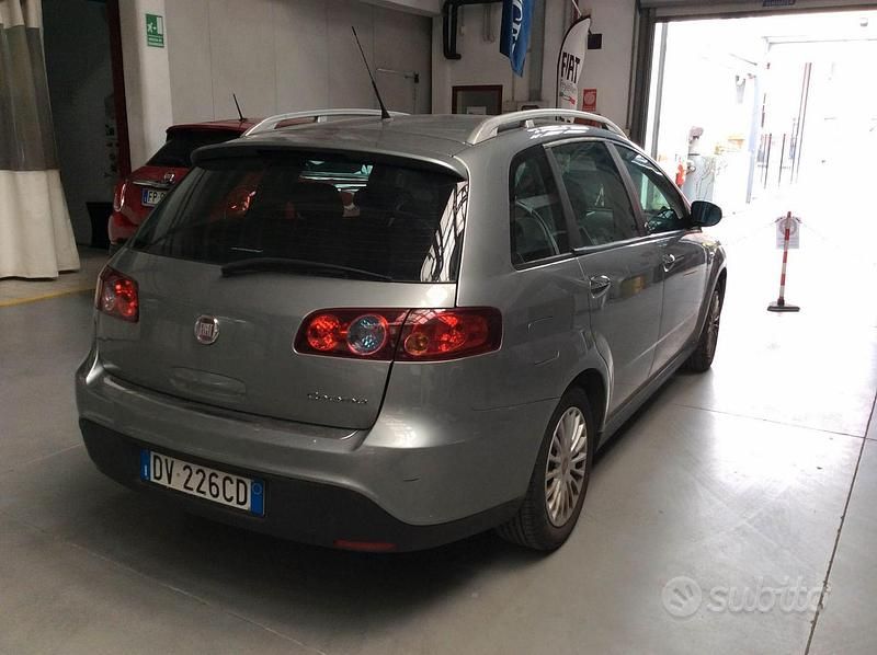 Usata Fiat Croma 120 CV (88 kW) 2009 Grigio Station wagon