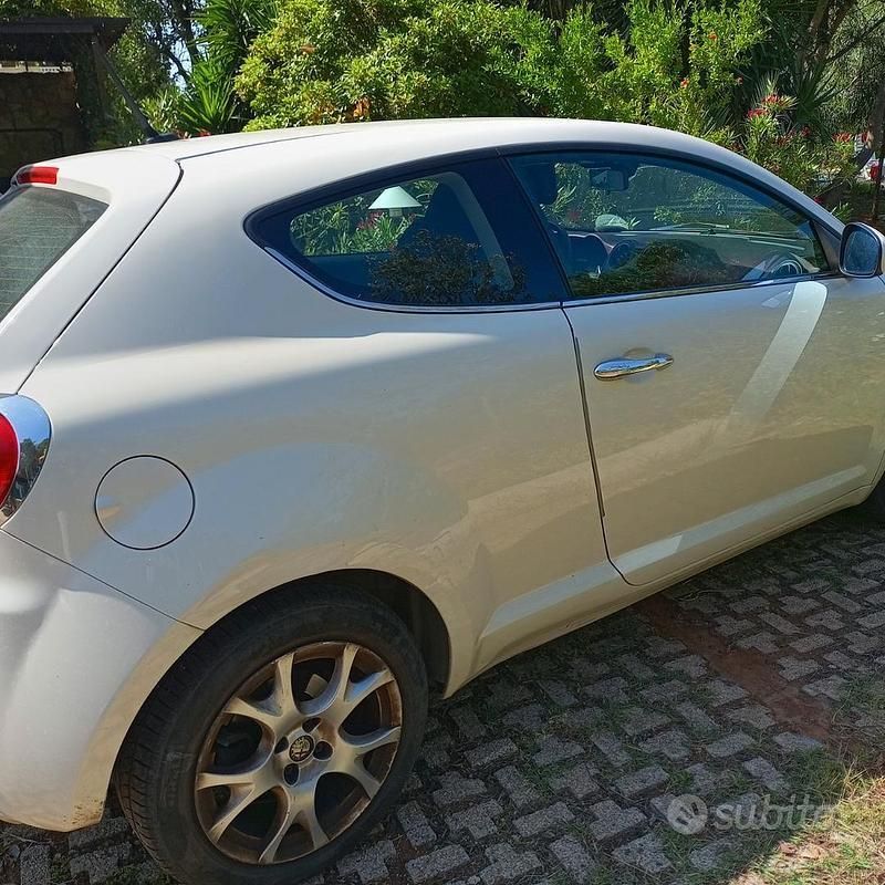 Bianco Usata 2014 Alfa Romeo MiTo Due volumi | 5100 € (Buon prezzo) - Immagine 1/4