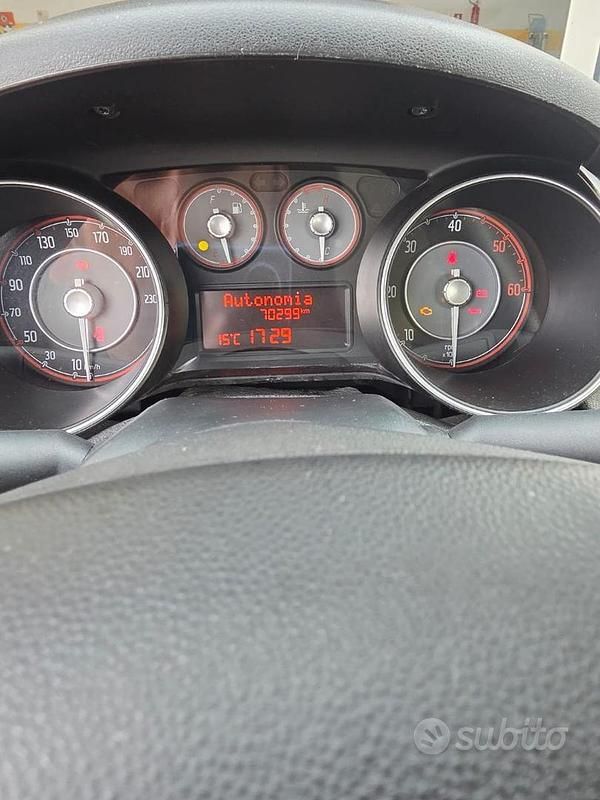 Usata Fiat Punto 90 CV (66 kW) 2017 Rosso Utilitaria