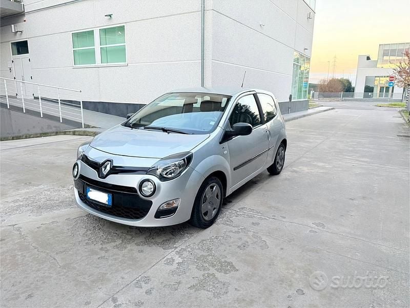 Grigio Usata 2015 Renault Twingo Due volumi | 3000 € (Super prezzo) - Immagine 1/4