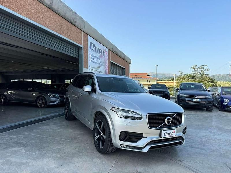 Argento Usata 2018 Volvo XC90 R-Design SUV | 21.990 € (Ottimo prezzo) - Immagine 1/4