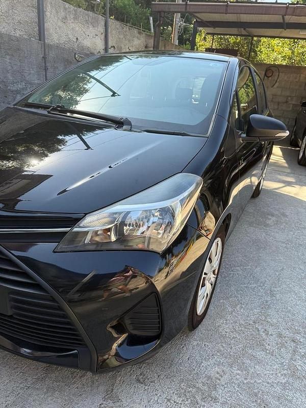 Usata Toyota Yaris Cool 69 CV (50 kW) 2017 Nero