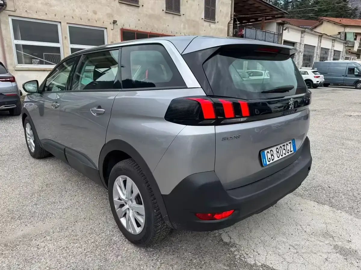 Usado Peugeot 5008 Business-Line 131 CV (96 kW) 2020 Gris SUV